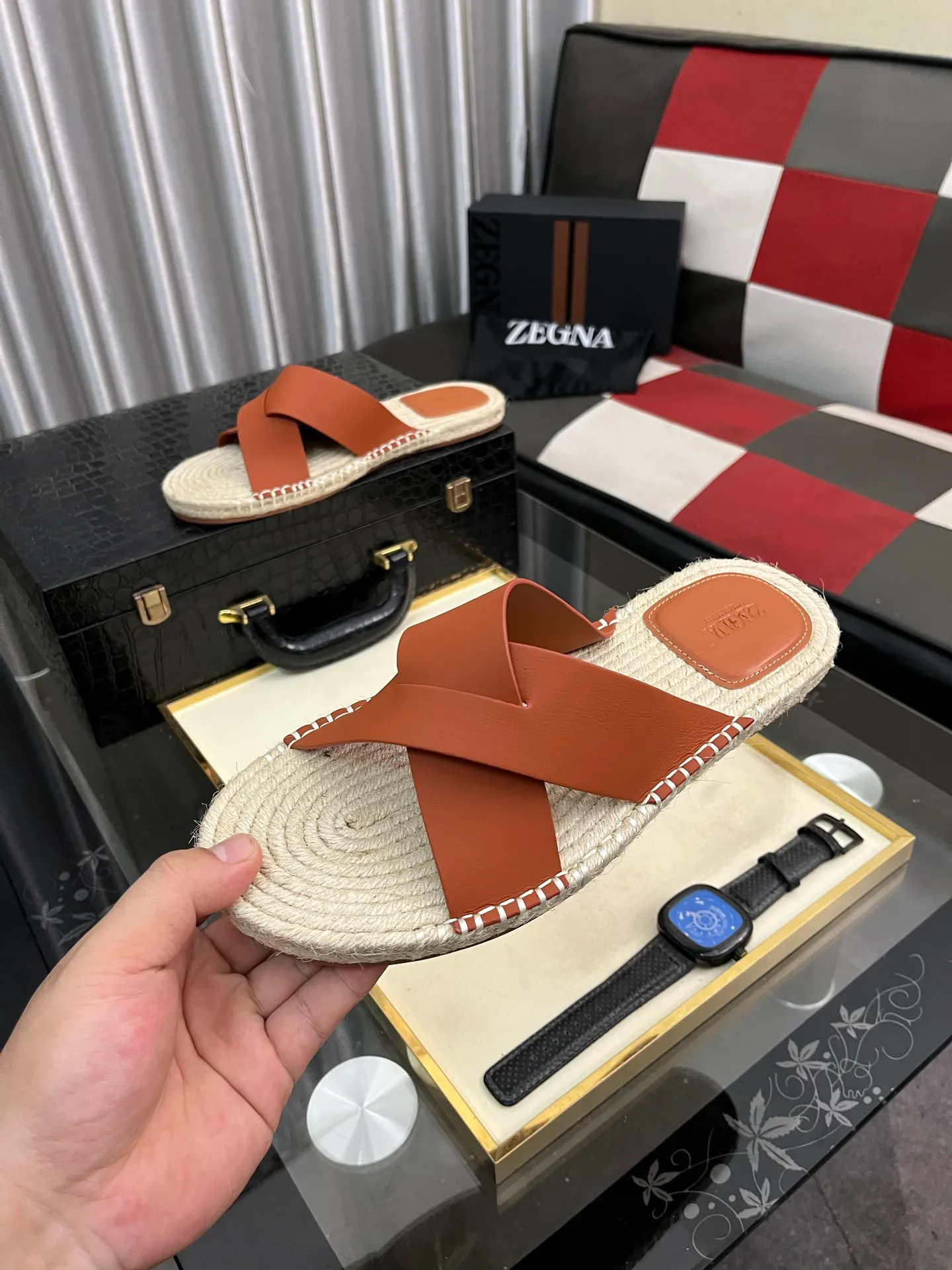 Men's shoes 💰320⌚️⌚️《HERMES》Hermès 💁♂️Men's casual slippers, compare the quality at the counter🧚🏿♂️ The upper layer has a stone pattern with clear texture, showing high-end, high-end, comfortable to wear and versatile. Purely hand-pulled, raw rubber breathable outsole, breathable and comfortable lambskin lining, 100% comfortable density, original rubber outsole wear-resistant code number 38-44. Can be customized 45-46-47